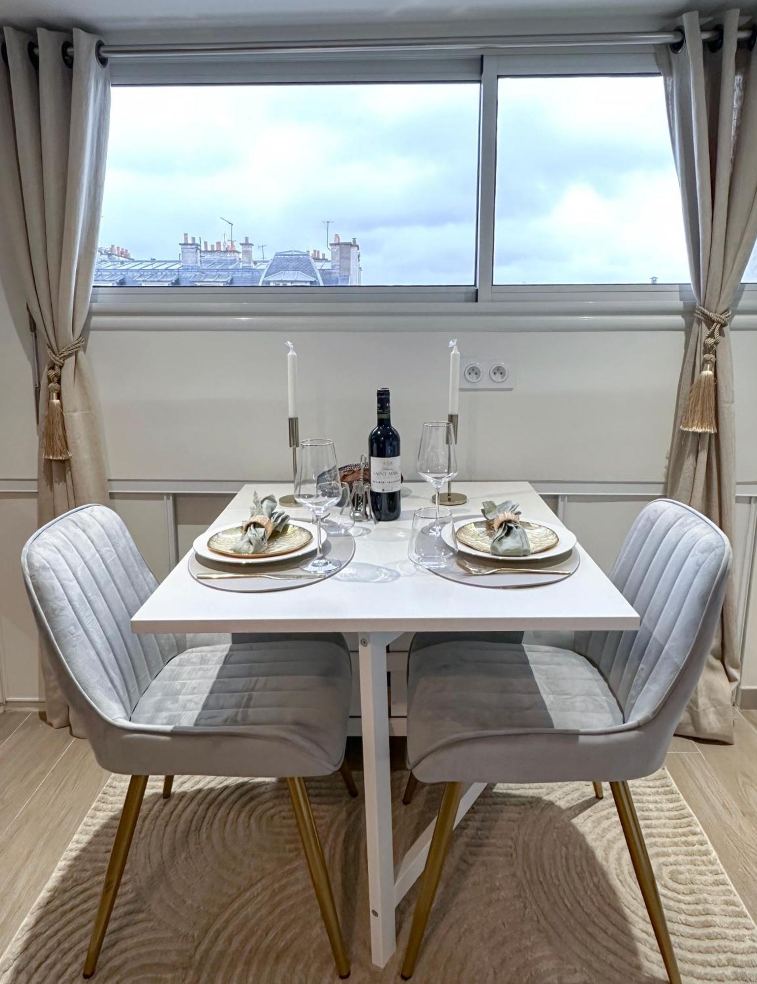 Apartment Brand New Near La Madeleine !