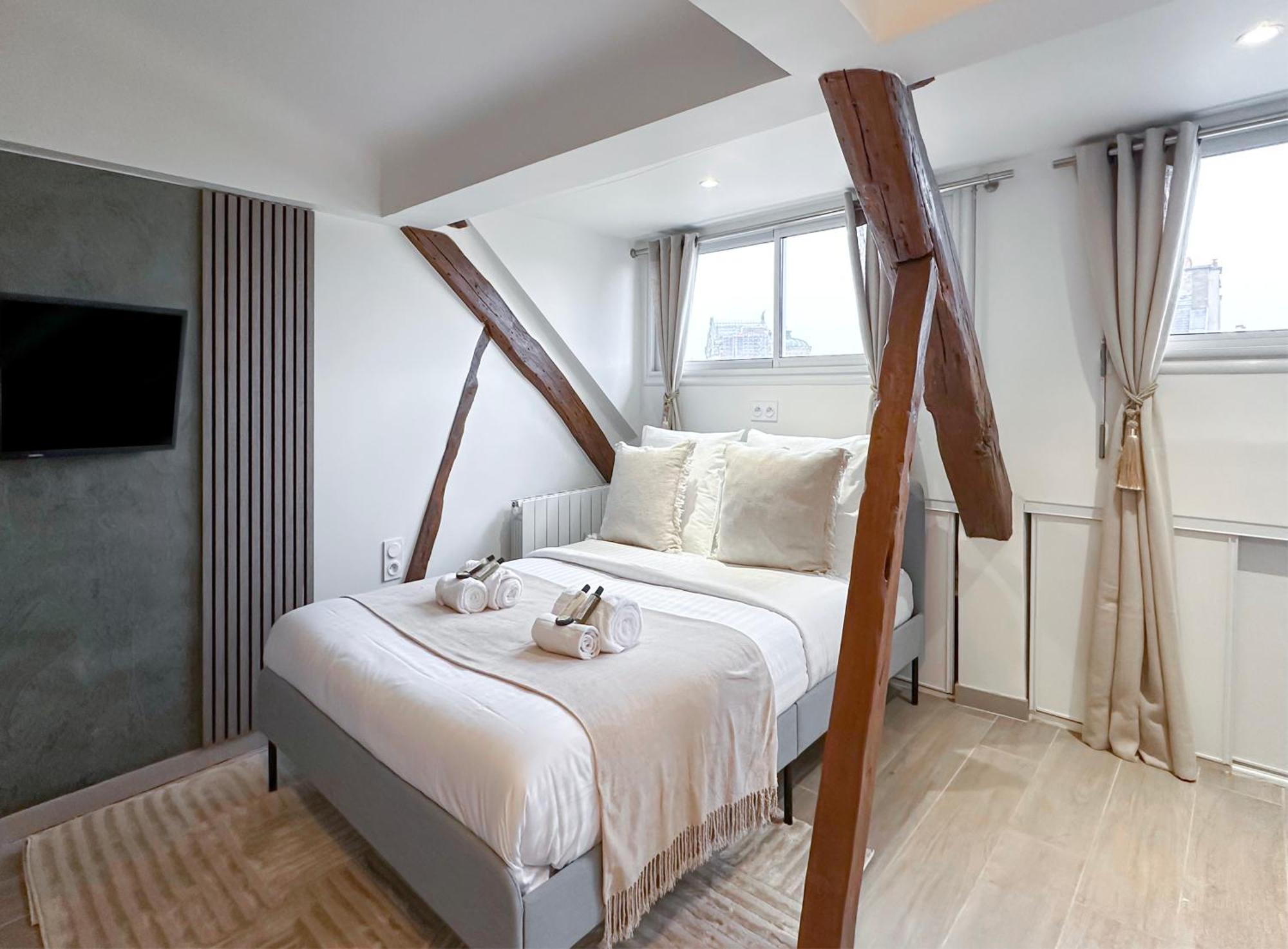Brand New Near La Madeleine ! *