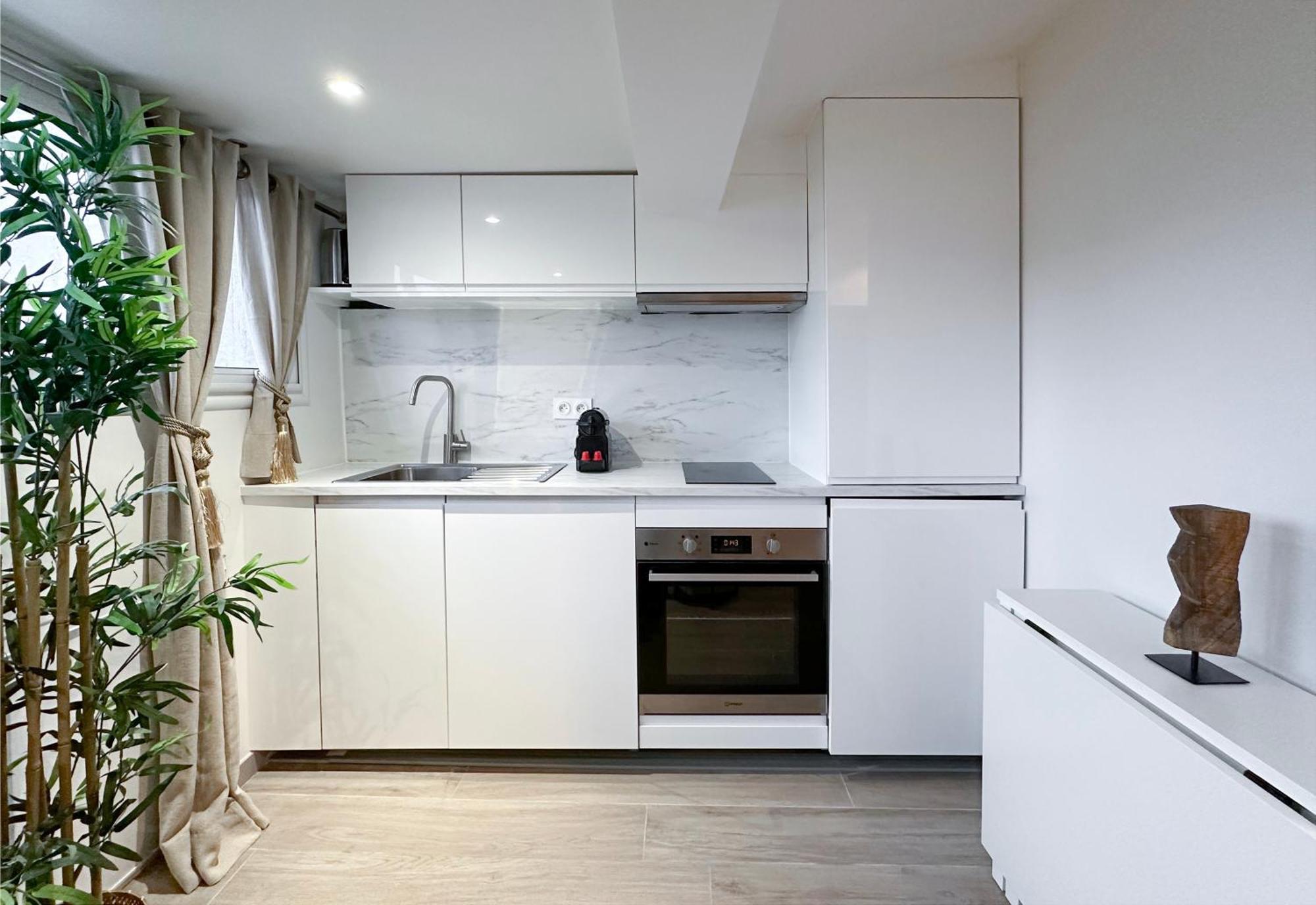 Apartment Brand New Near La Madeleine ! *