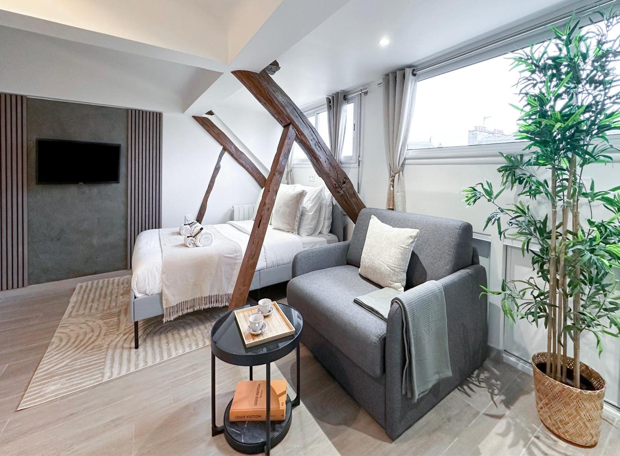 Brand New Near La Madeleine ! Apartment *