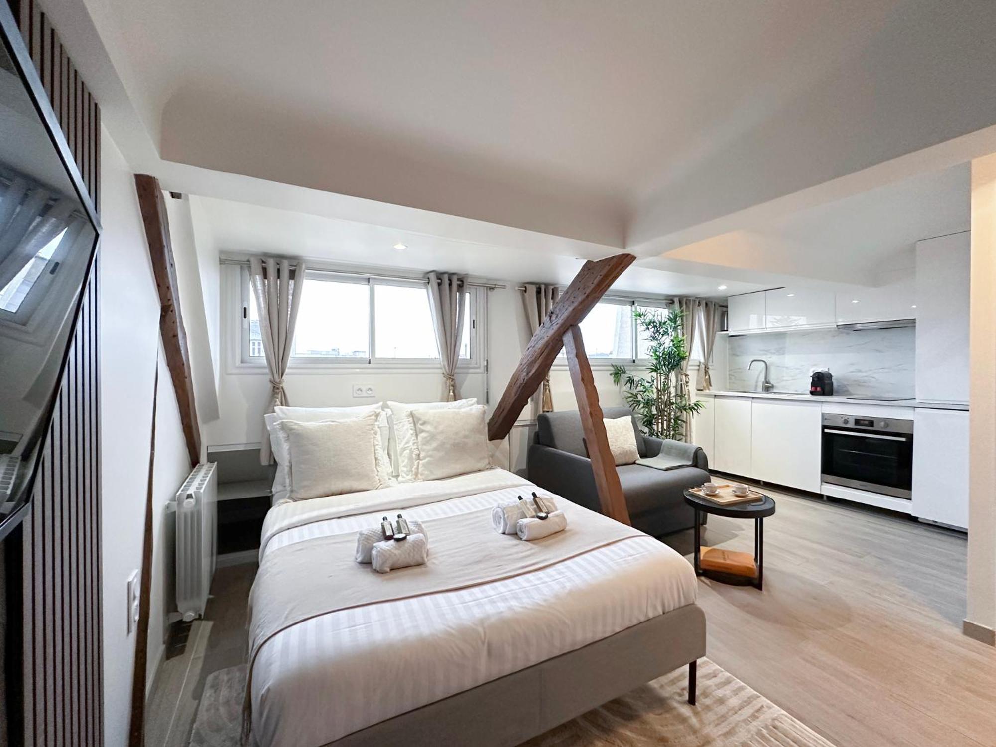 Brand New Near La Madeleine ! *